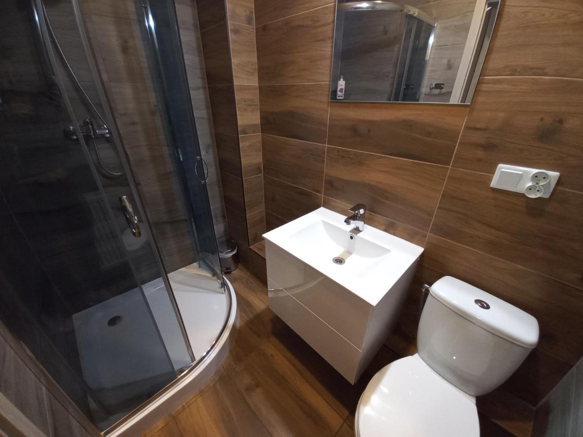 Good Night Noclegi & Strefa Z Sauna I Jacuzzi Ogolnodostepna Lub Na Wylacznosc Czechowice-Dziedzice Dış mekan fotoğraf