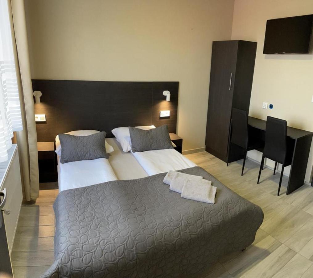 Good Night Noclegi & Strefa Z Sauna I Jacuzzi Ogolnodostepna Lub Na Wylacznosc Czechowice-Dziedzice Dış mekan fotoğraf