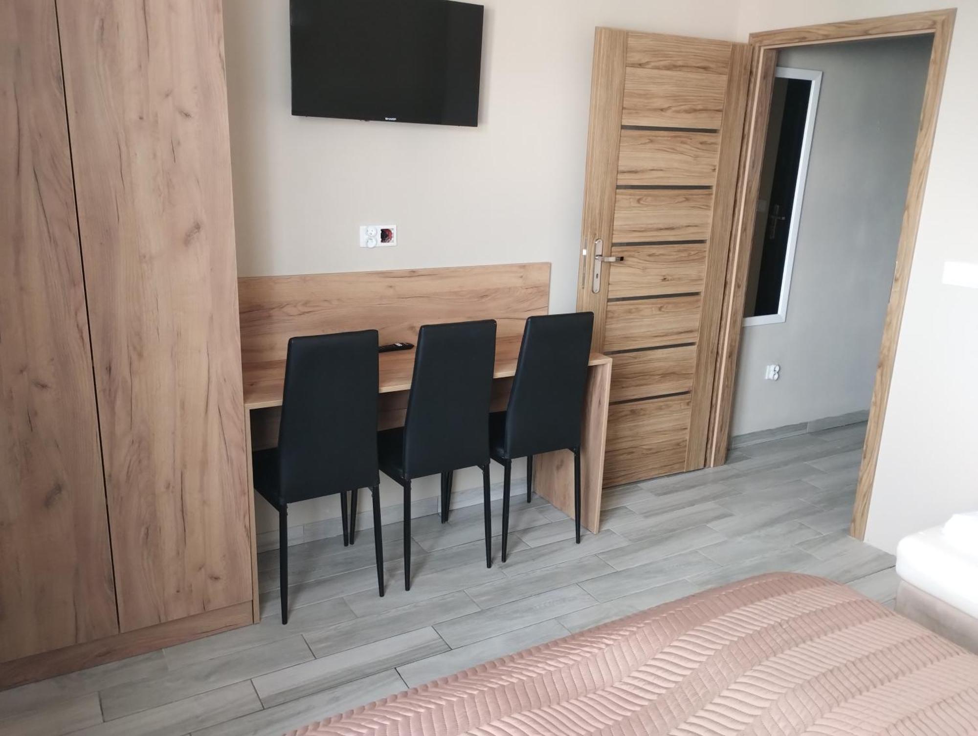 Good Night Noclegi & Strefa Z Sauna I Jacuzzi Ogolnodostepna Lub Na Wylacznosc Czechowice-Dziedzice Dış mekan fotoğraf