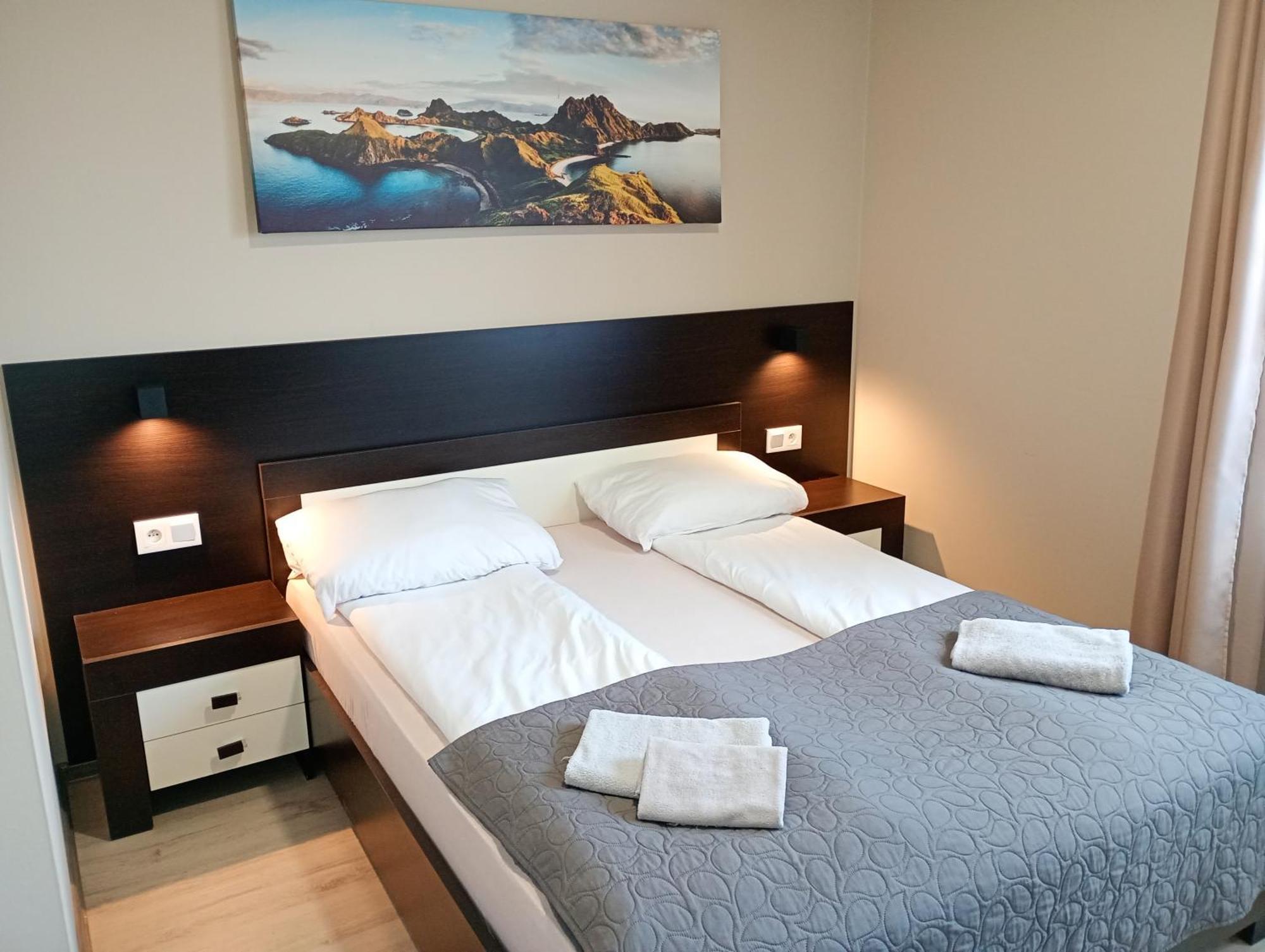 Good Night Noclegi & Strefa Z Sauna I Jacuzzi Ogolnodostepna Lub Na Wylacznosc Czechowice-Dziedzice Dış mekan fotoğraf