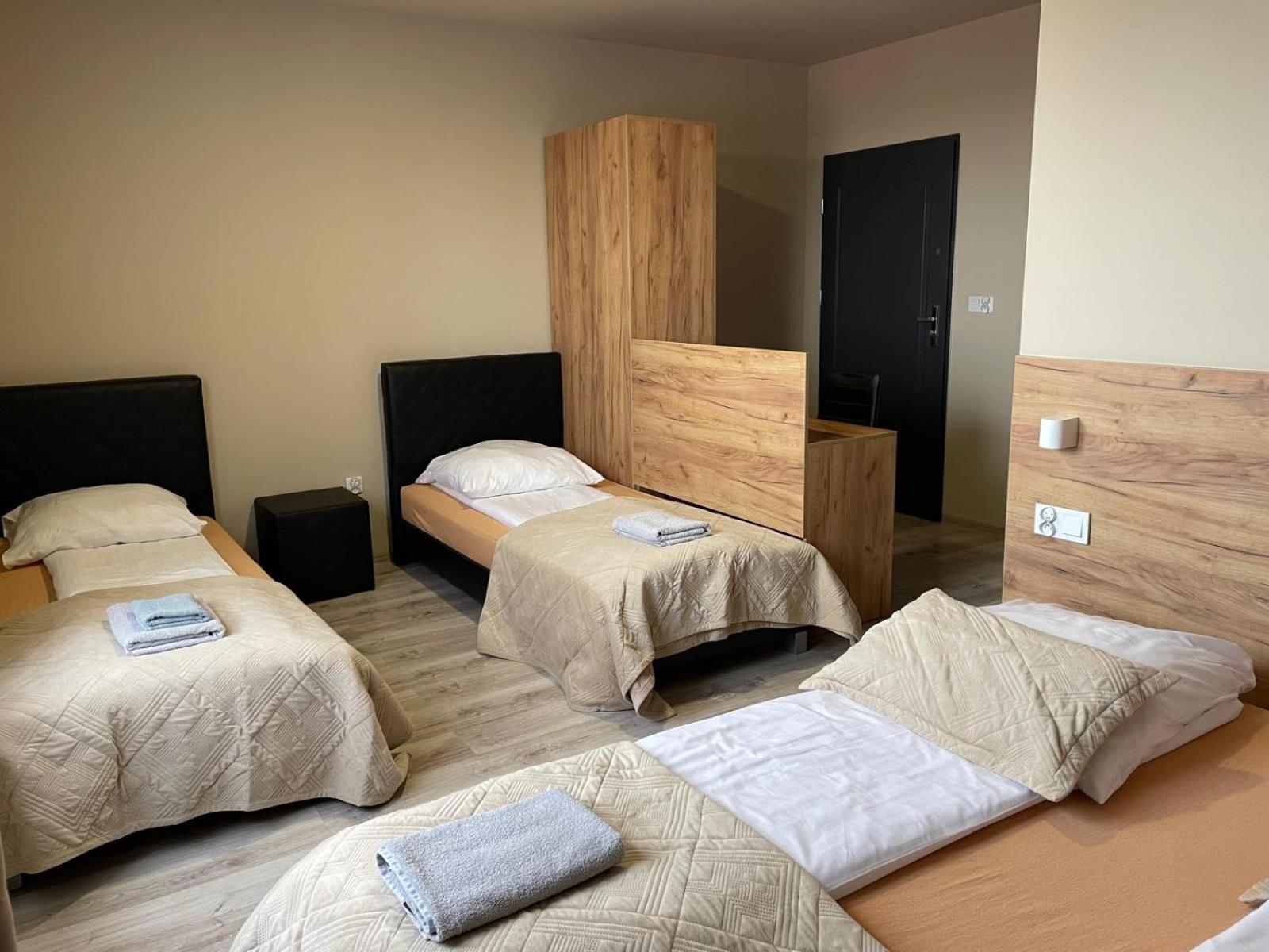 Good Night Noclegi & Strefa Z Sauna I Jacuzzi Ogolnodostepna Lub Na Wylacznosc Czechowice-Dziedzice Dış mekan fotoğraf